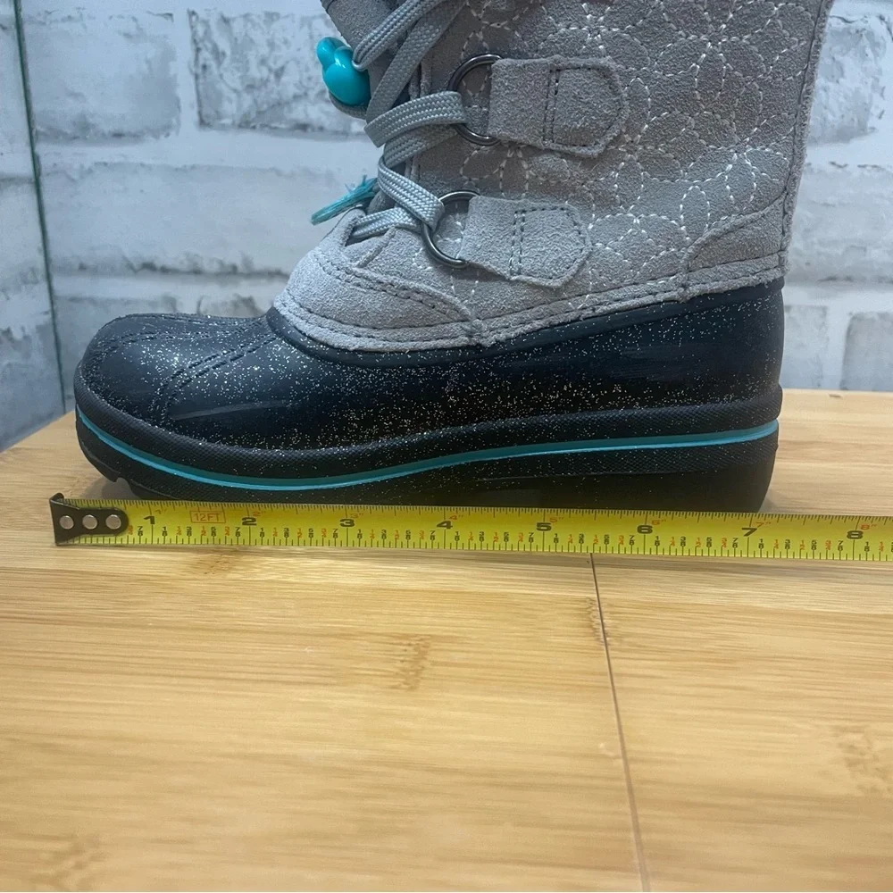 Magellan Girls suede snow boots. Size 11. Black gray faux-fur. Thinsulate. Used.